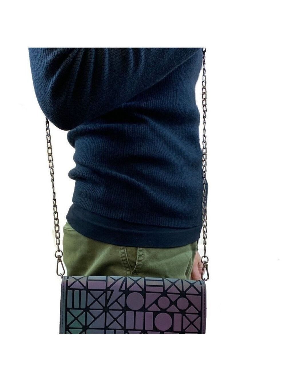 Holographic Envelope Purse with chain - Picture 2 of 4